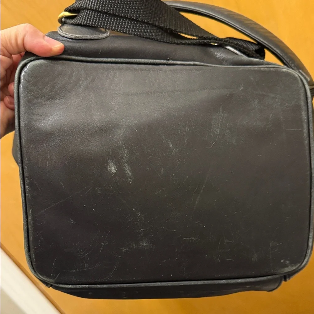 Vintage Y2K Coach Black Leather Backpack with Gold Accents F0S-0529